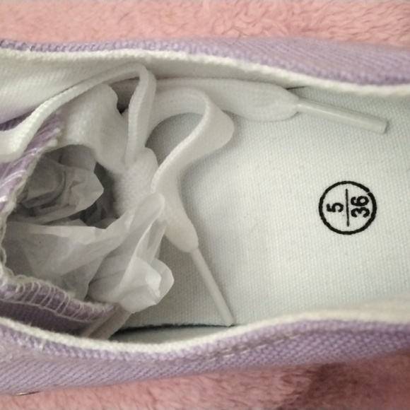 Womens size 5 lavender canvas shoes - Picture 7 of 7